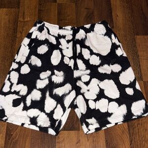 Nike Kids Black & White Athletic Sweat Shorts (size XL+)